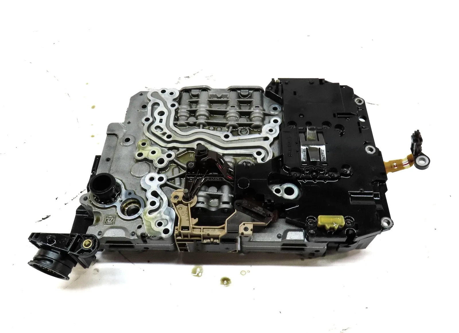 2012-2015 AUDI A6 A7 (C7 4G8) 3.0L SUPERCHARGED AWD A/T TRANSMISSION VALVE BODY image 2