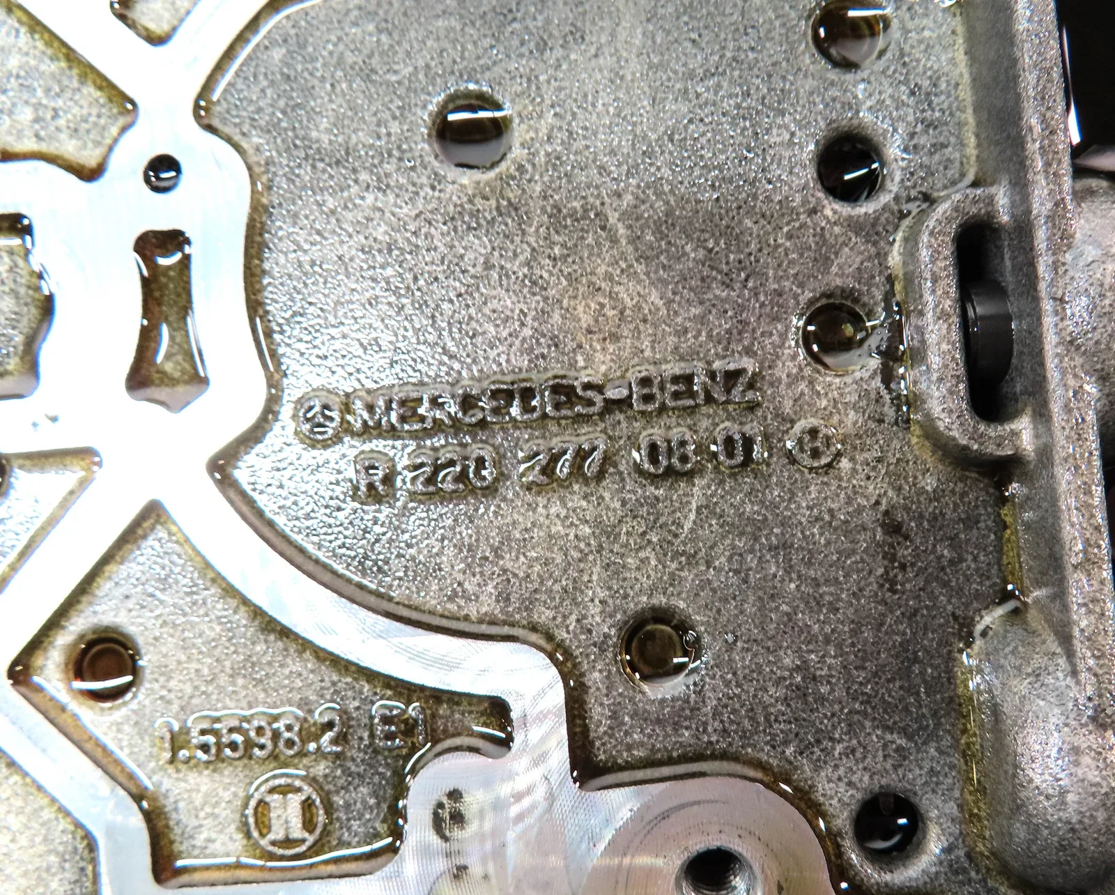 2010-2011 Mercedes GL450/GL550/ML550 722.9 Transmission Valve Body - 2202701906 image 4