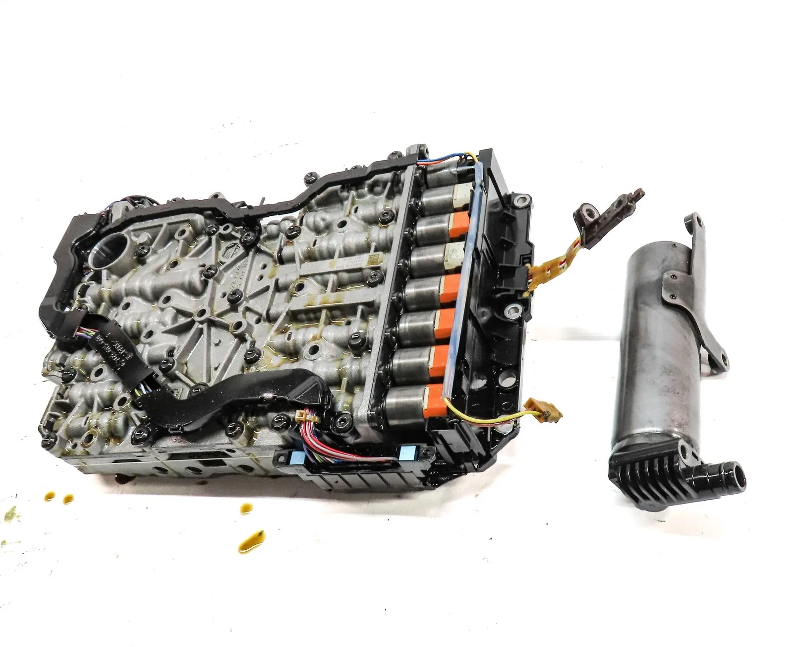13-14 AUDI A8 S8 (D4 4H) 8HP55A AUTOMATIC TRANSMISSION VALVE BODY w/ OIL PUMP image 2