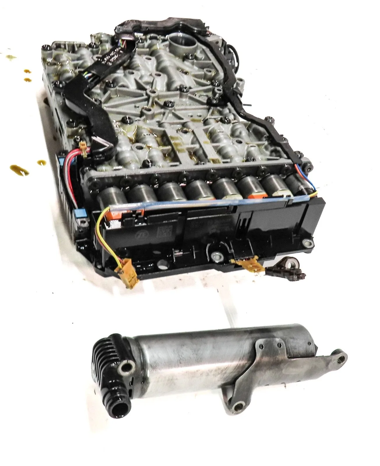 13-14 AUDI A8 S8 (D4 4H) 8HP55A AUTOMATIC TRANSMISSION VALVE BODY w/ OIL PUMP image 3
