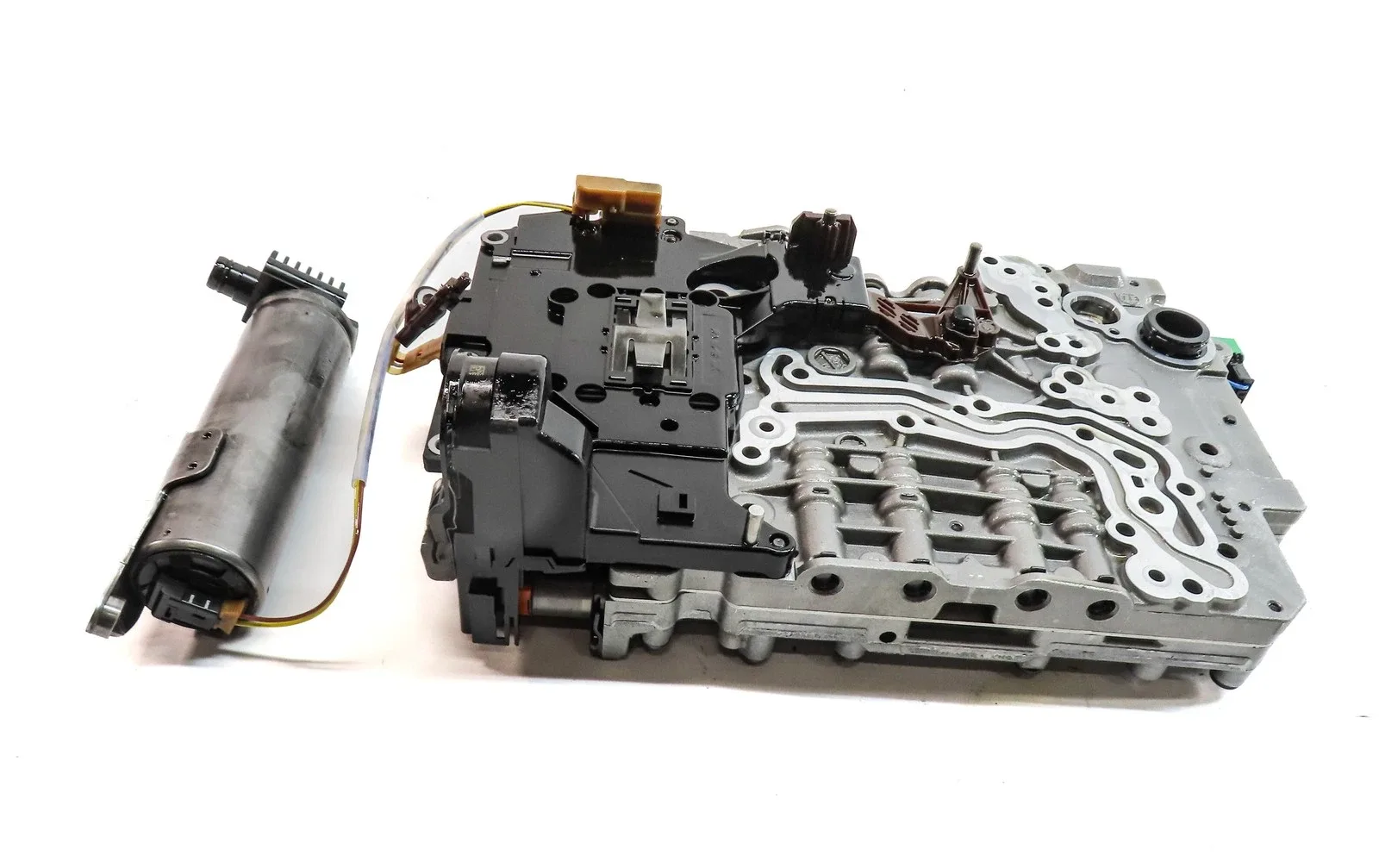 13-15 BMW X1 (E84) 2.0L 28iX AWD 8HP-45 AUTO TRANSMISSION VALVE BODY w/ OIL PUMP image 2