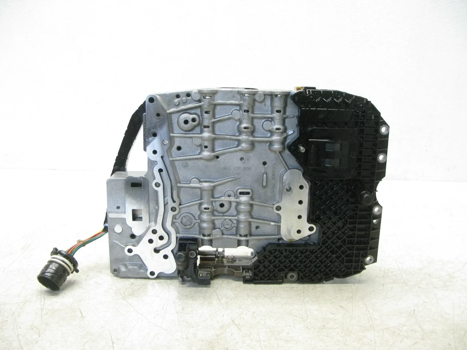 09-10 AUDI QUATTRO B8 A4 2.0 AT MECHATRONIC TRANSMISSION LML VALVE BODY 100323B image 3