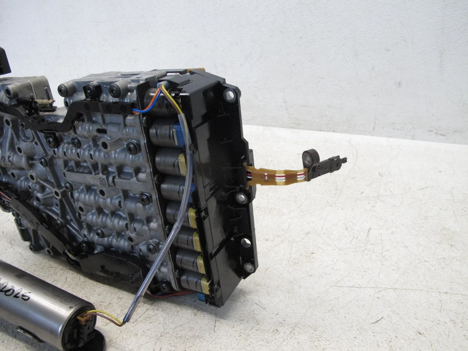 2018-2024 Audi B9 S5 Sportback / S4 / SQ5 Automatic Mechatronic Transmission Valve 8W0927158C image 2