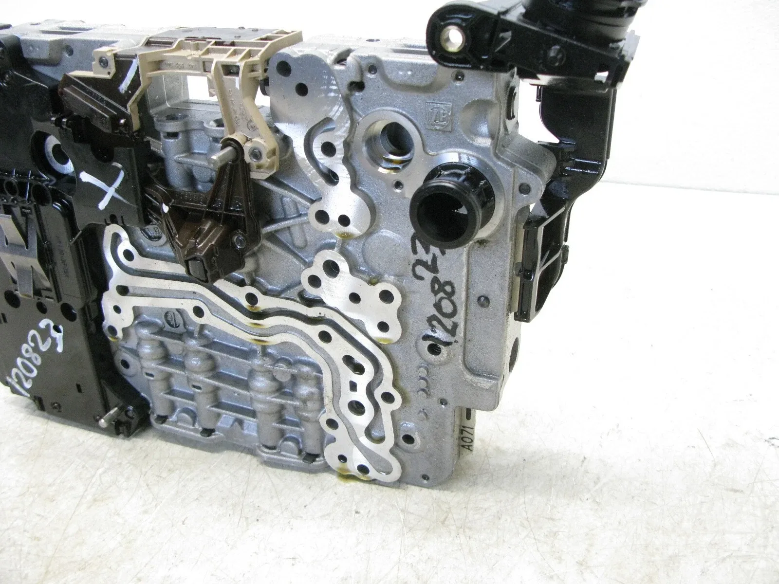 2013-2016 Audi B8 A4/A6/A7/Q5 Mechatronic Transmission Valve Body (PRU) - 1087427124 image 3