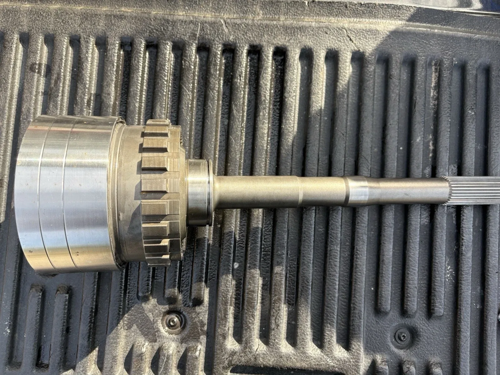 48re 2WD Output Shaft w/reverse drum hub image 2