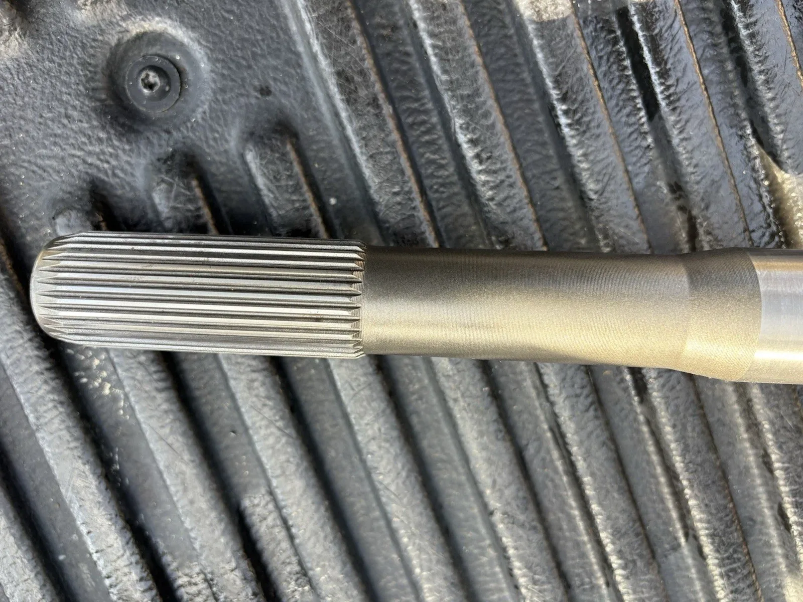 48re 2WD Output Shaft w/reverse drum hub image 4