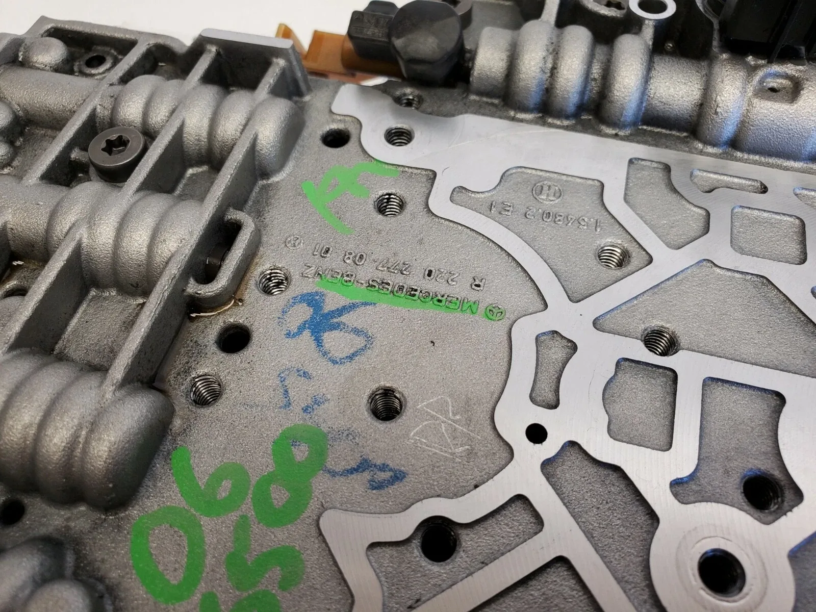 2005-2006 Mercedes-Benz S500 / CL500 722.9 (7G-Tronic) Transmission Valve Body R2202771401 image 4