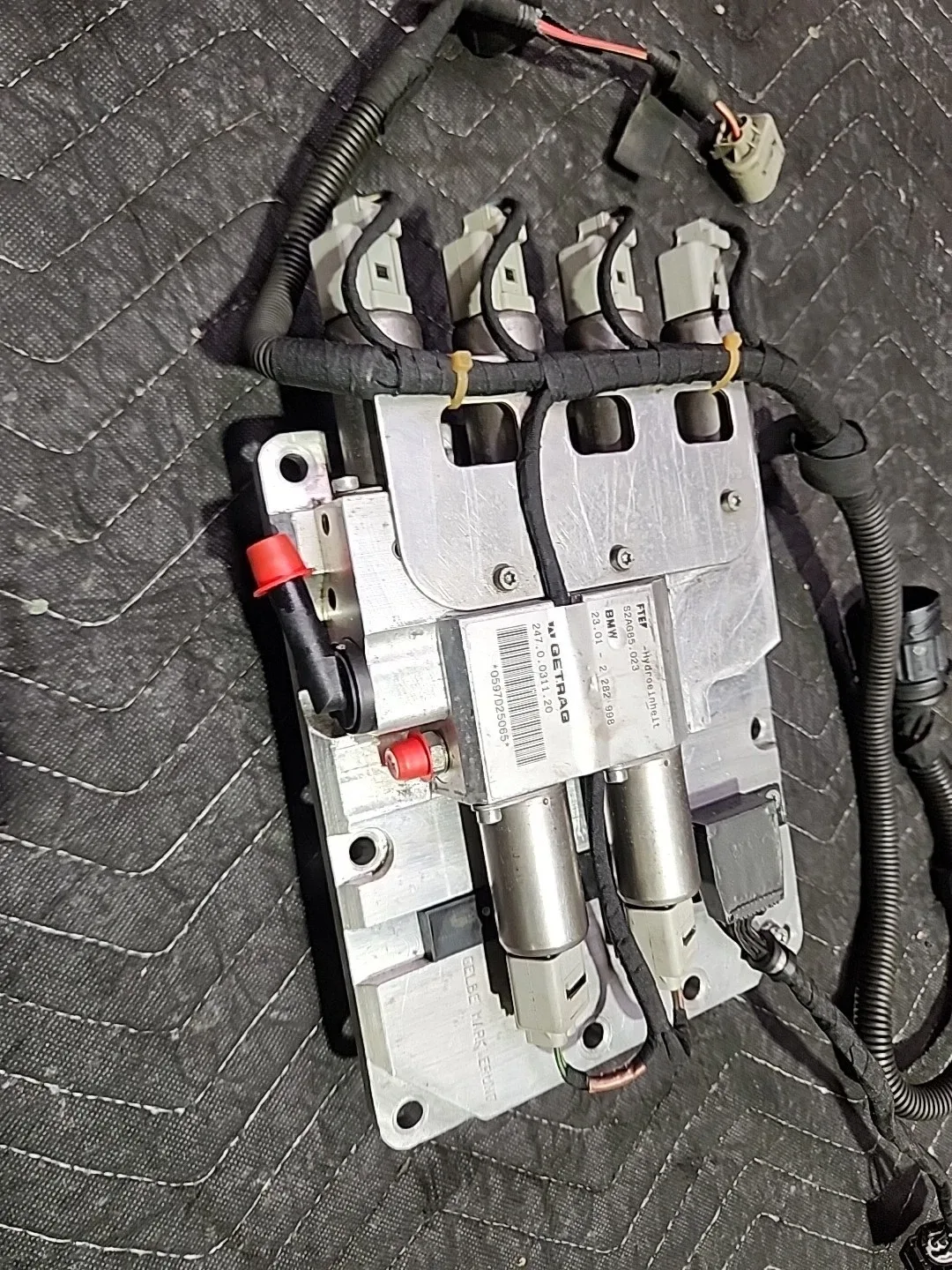 06-10 BMW E60 E63 M5 M6 SMG Transmission Hydraulic Solenoid Valve Block Unit OEM image 2