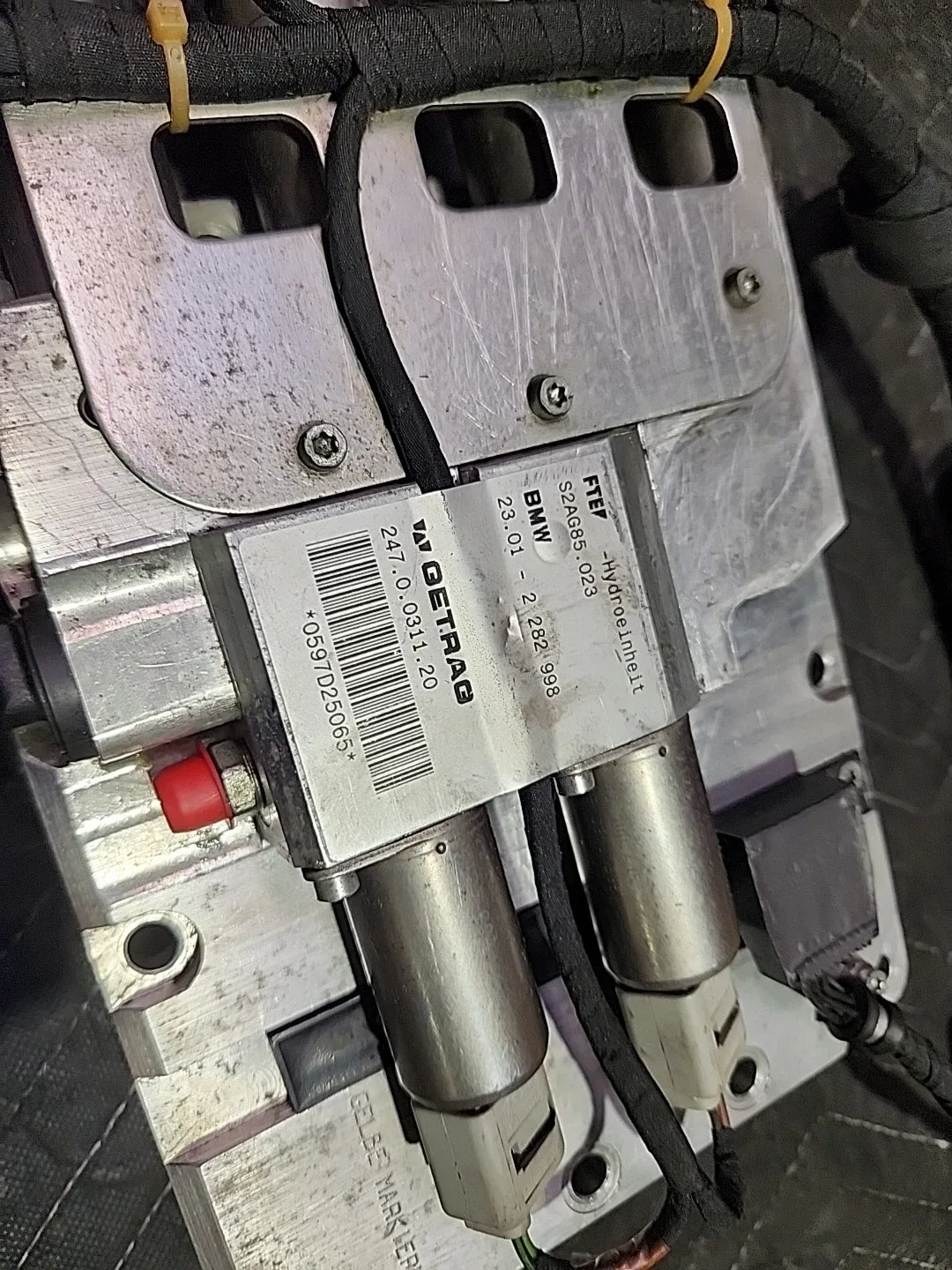 06-10 BMW E60 E63 M5 M6 SMG Transmission Hydraulic Solenoid Valve Block Unit OEM image 3