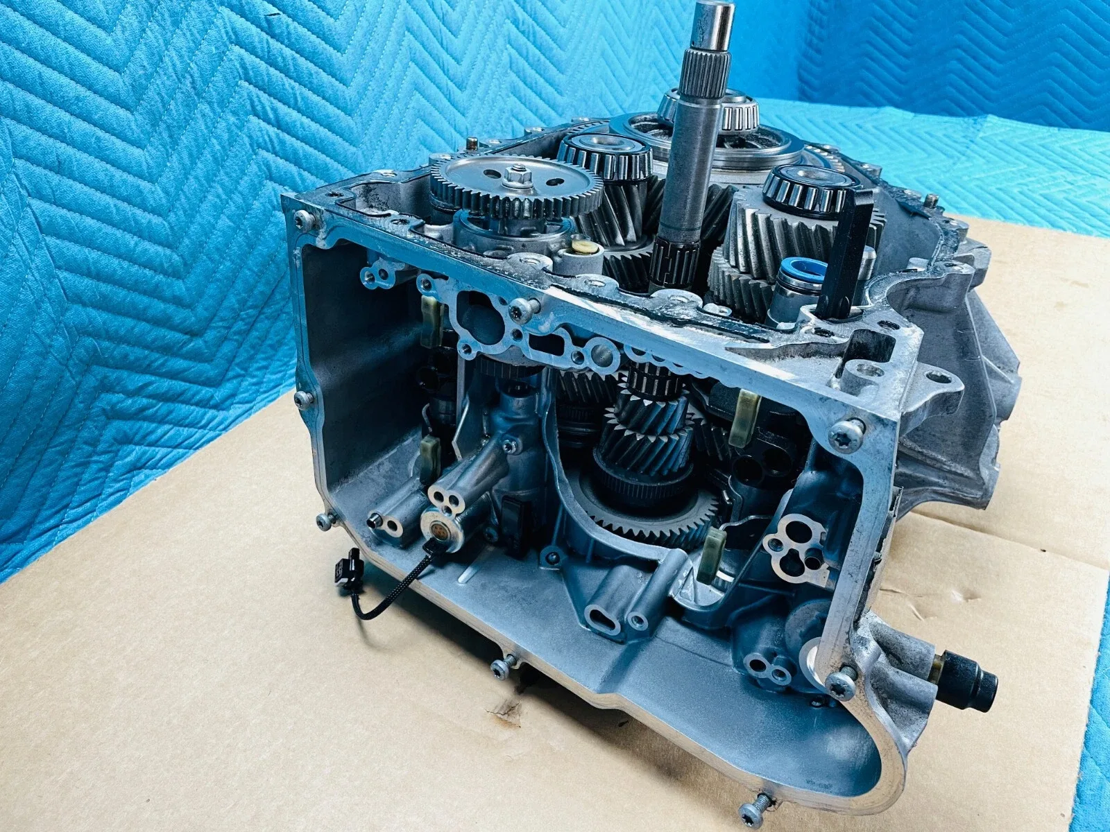 Mercedes CLA250 Automatic Transmission Less Valve Body & Housing Cover 14-17 OEM image 2