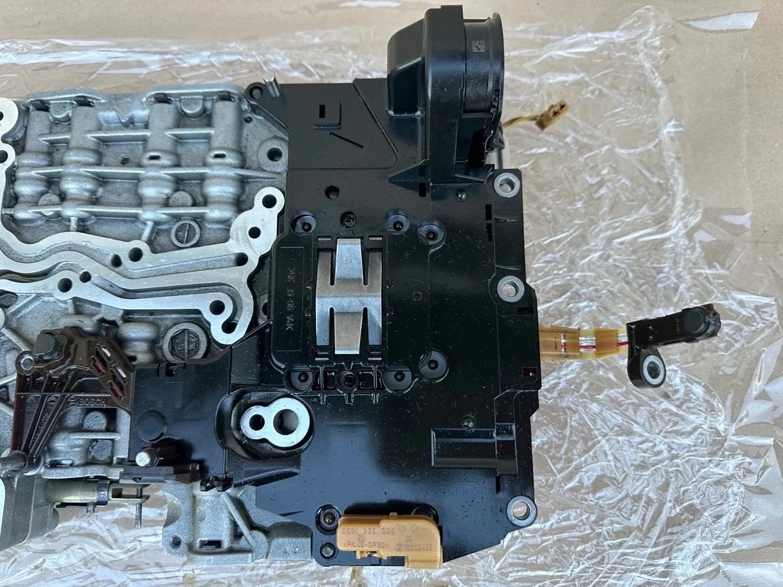 2014-2017 Land Rover Range Rover L405 Mechatronic Transmission valve Body image 2