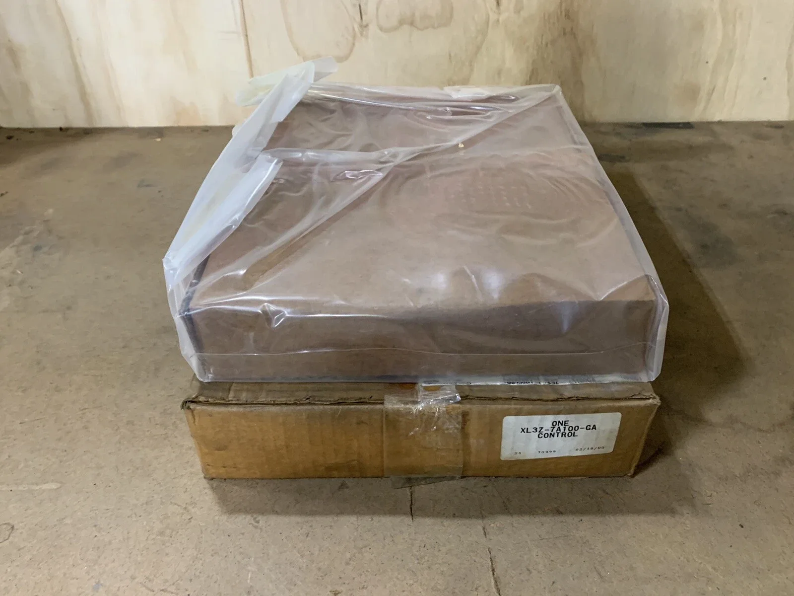 NEW OEM FORD / MERCURY VALVE BODY XL3Z-7A100-GA