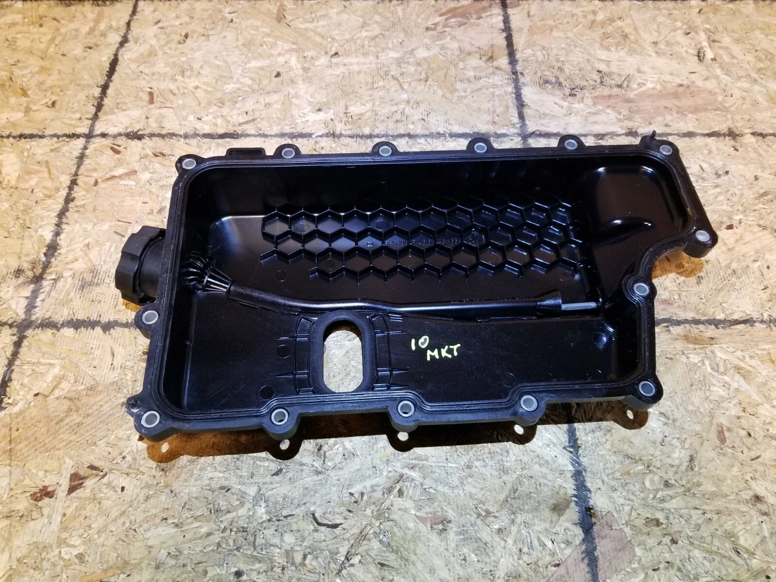 2010-2012 Lincoln MKT 3.5L Automatic Transmission Valve Body Cover image 2