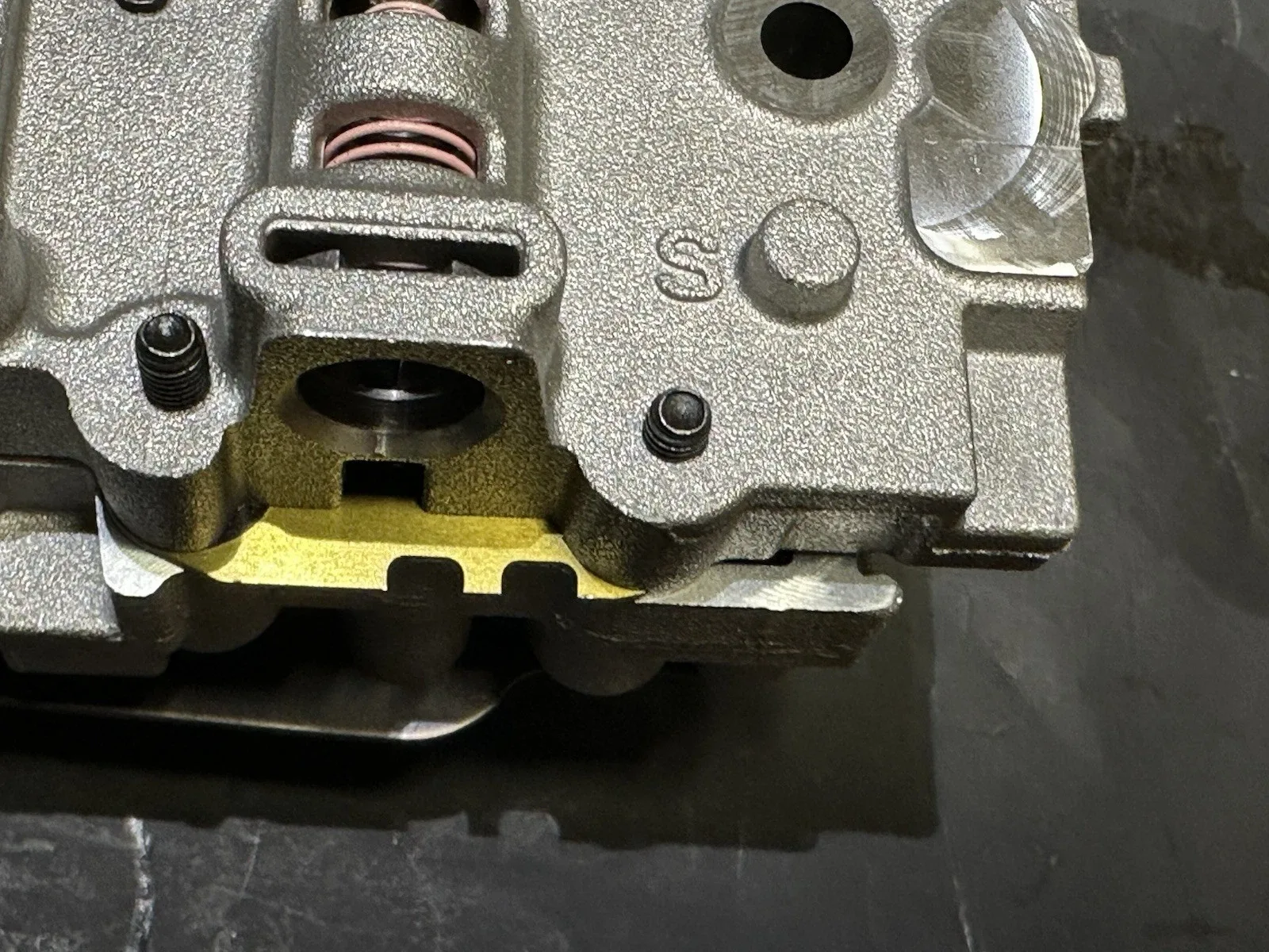2016 Chevrolet / Cadillac 8L45E Valve Body 24273239 image 4