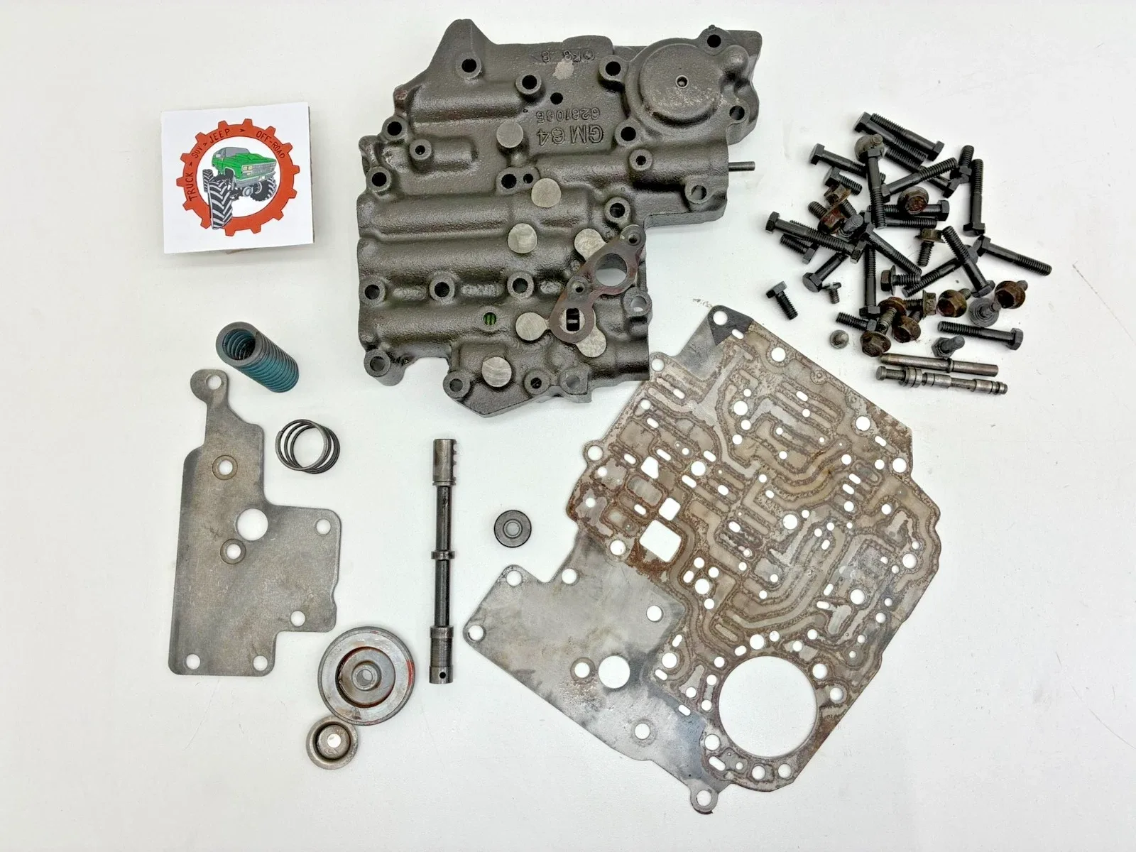 GM Turbo 350 Valve Body Pan & Parts — OEM 6261065