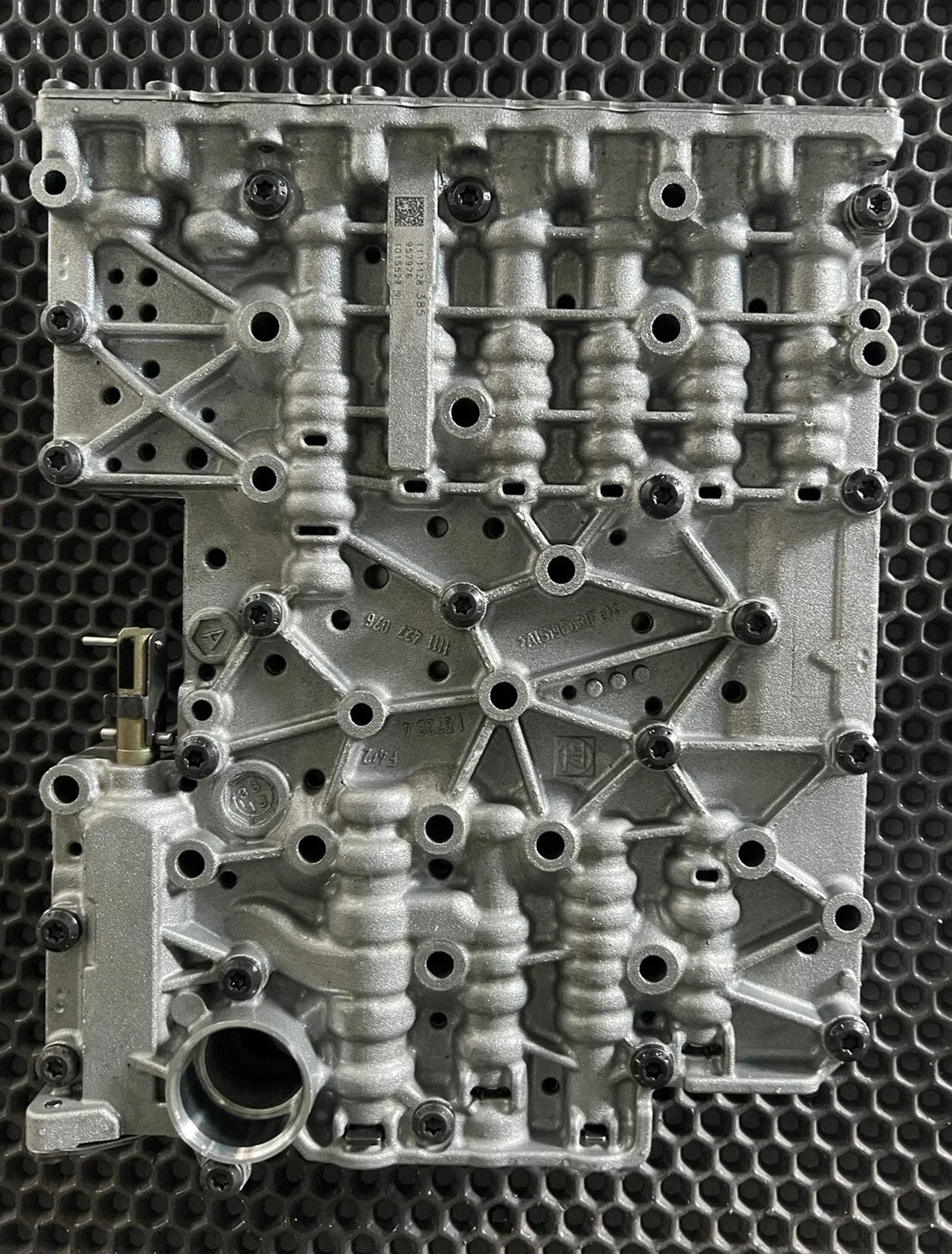 2019 BMW 840i Tranmission Valve Body with SEPARATOR PLATE A247 image 3