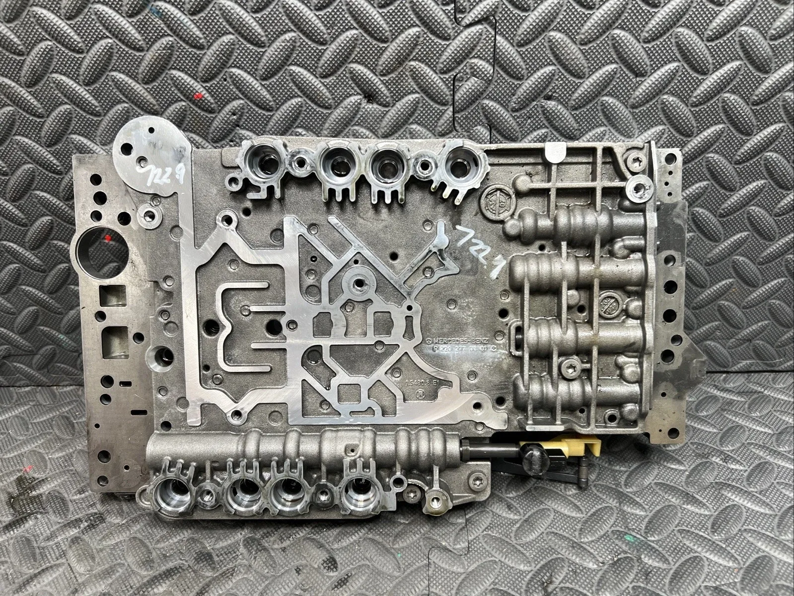 Mercedes R230 SL500 GL450 7G-Tronic 722.9 Transmission Valve Body 2202770301