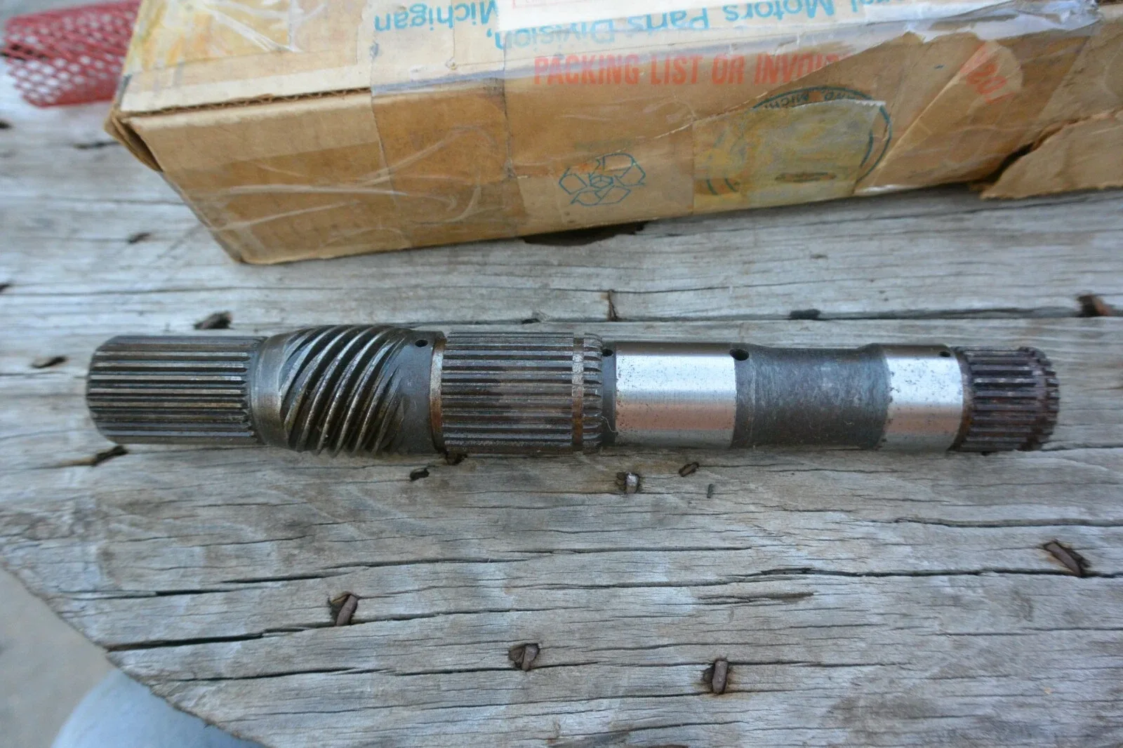 1969-1979 Chevy/GMC 4x4 TH350 Output Shaft 9-5/8" — GM 8641088 image 3