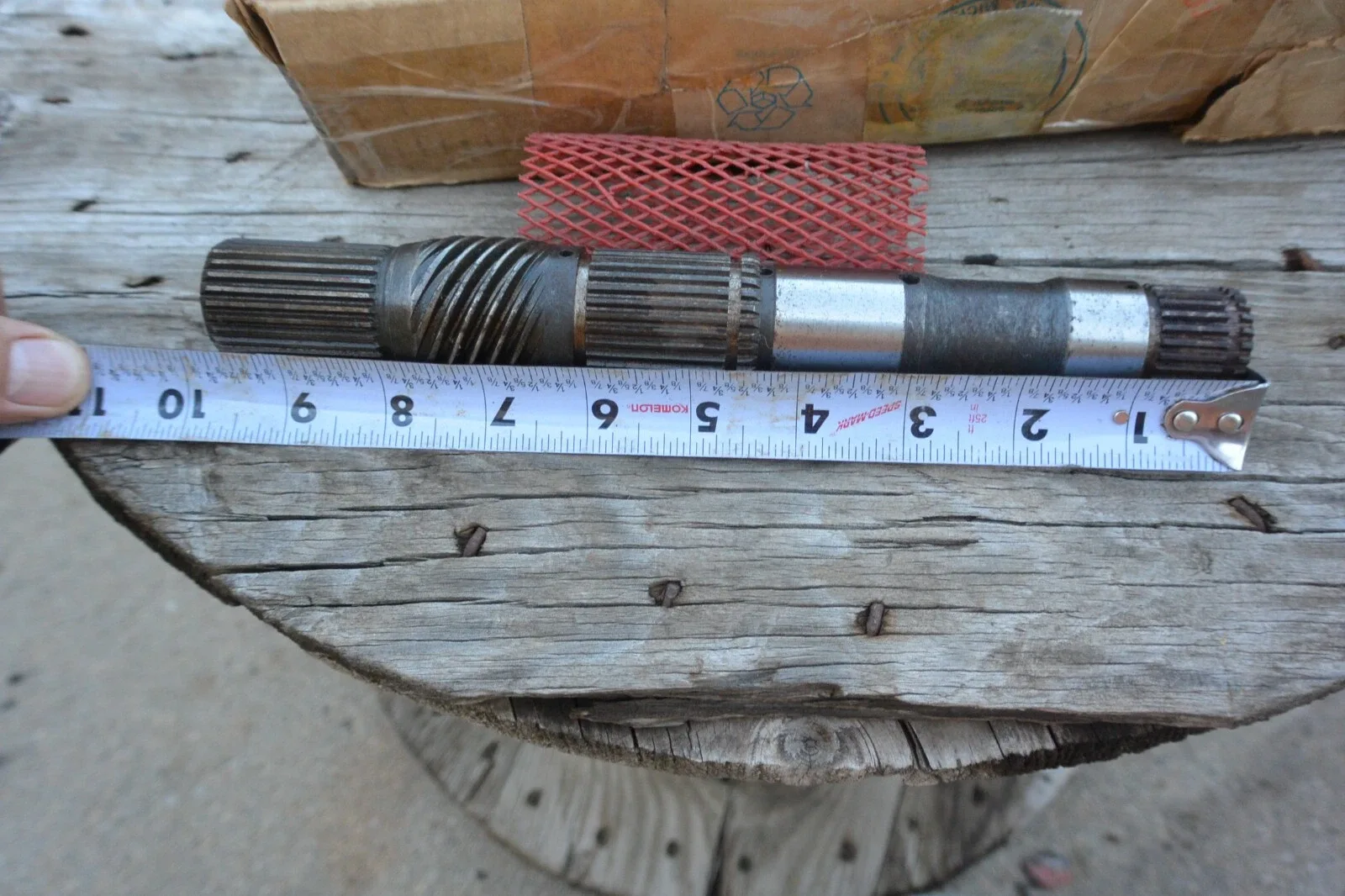 1969-1979 Chevy/GMC 4x4 TH350 Output Shaft 9-5/8" — GM 8641088 image 4