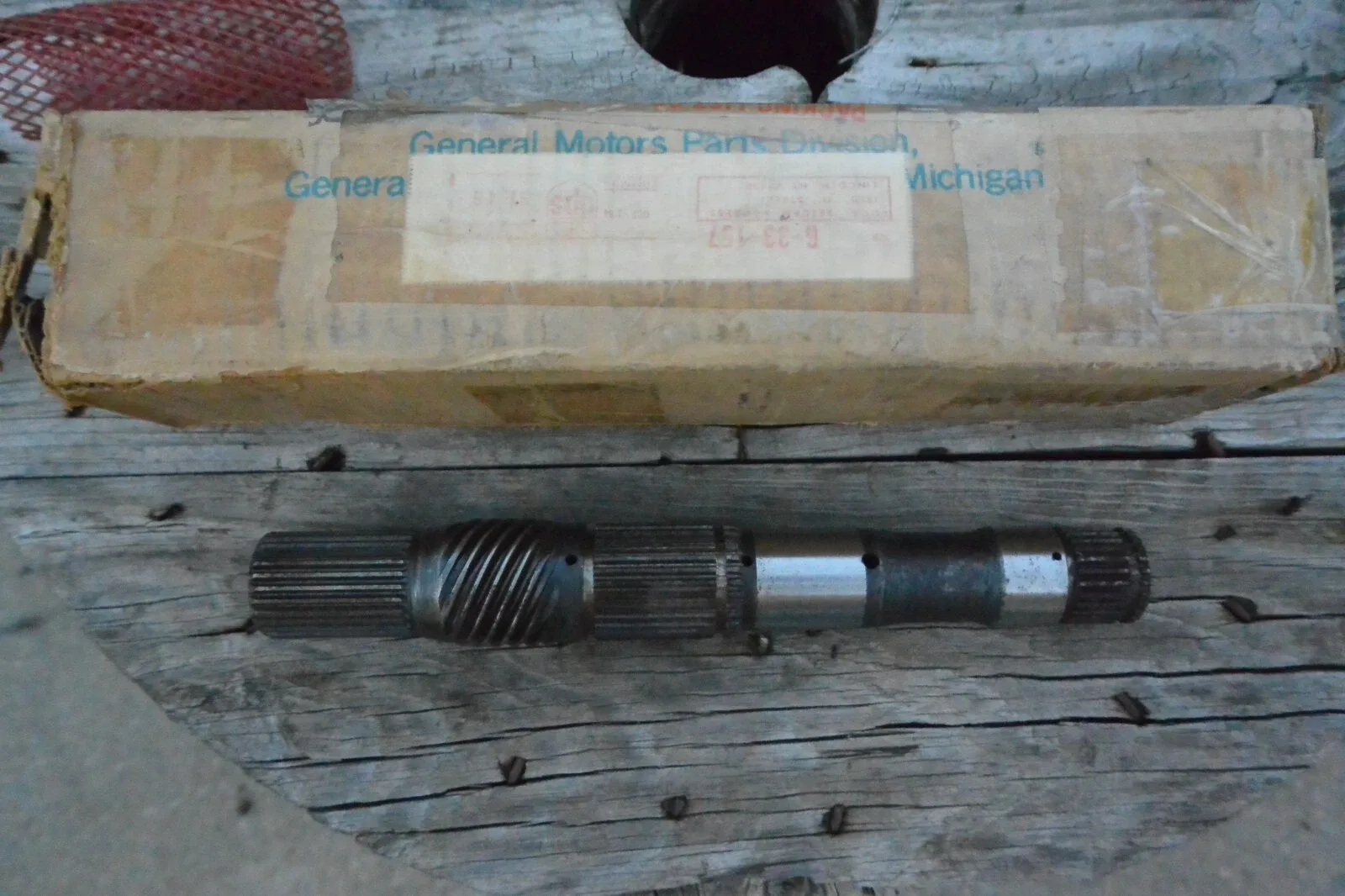 1969-1979 Chevy/GMC 4x4 TH350 Output Shaft 9-5/8" — GM 8641088
