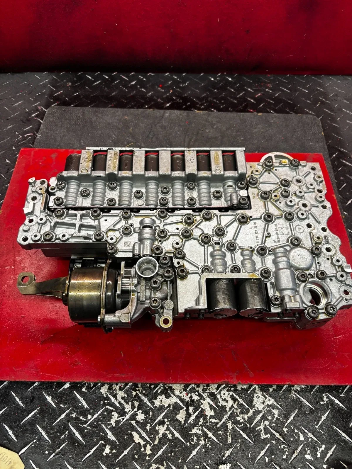 W213 17-23 Mercedes C CLS E GLC S SL SLC Class 9G Tronic Transmission Valve Body image 2