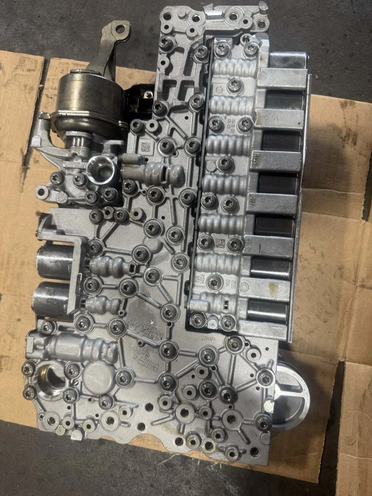 2021 Mercedes Glc300 Transmission Valve Body image 2