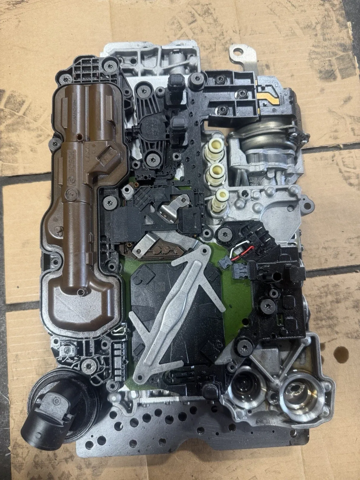 2021 Mercedes Glc300 Transmission Valve Body image 4