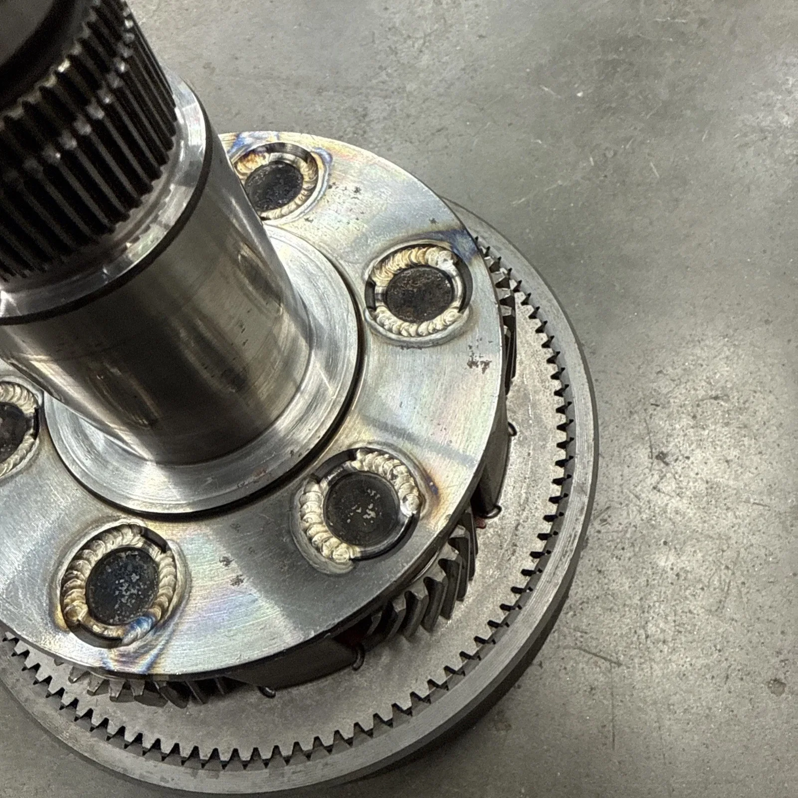 68RFE Input Planet Carrier Output Shaft with TIG Welded Pins image 2