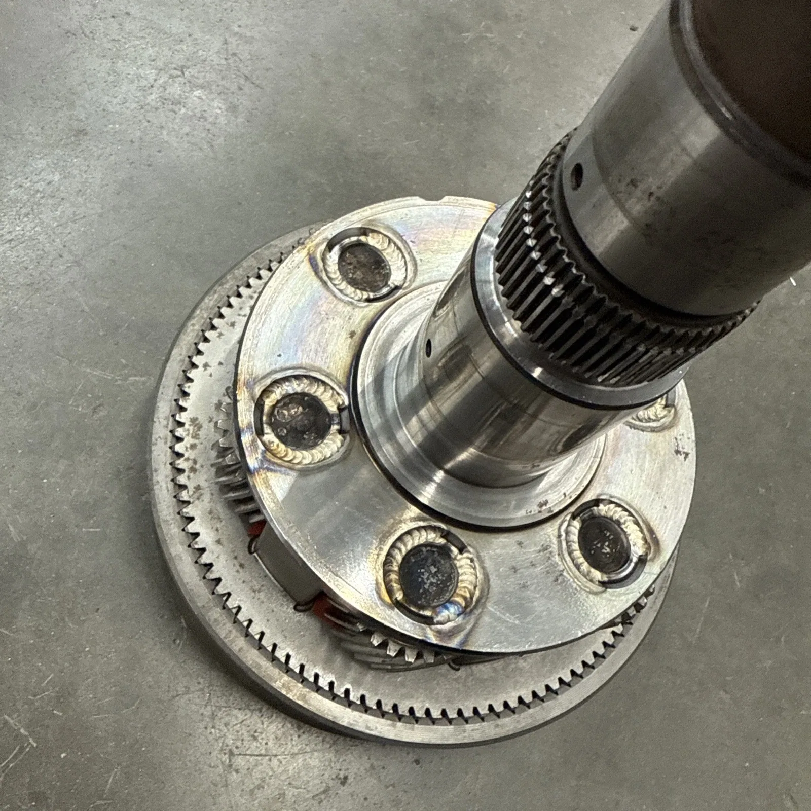 68RFE Input Planet Carrier Output Shaft with TIG Welded Pins image 3