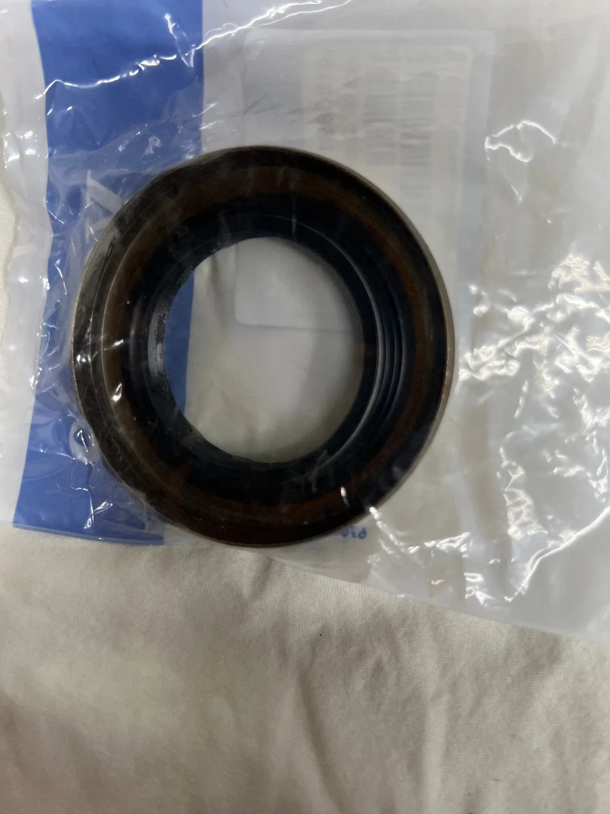 Volvo S70 V70 XC70 Automatic Transmission Output Shaft Seal Front Right 9496129