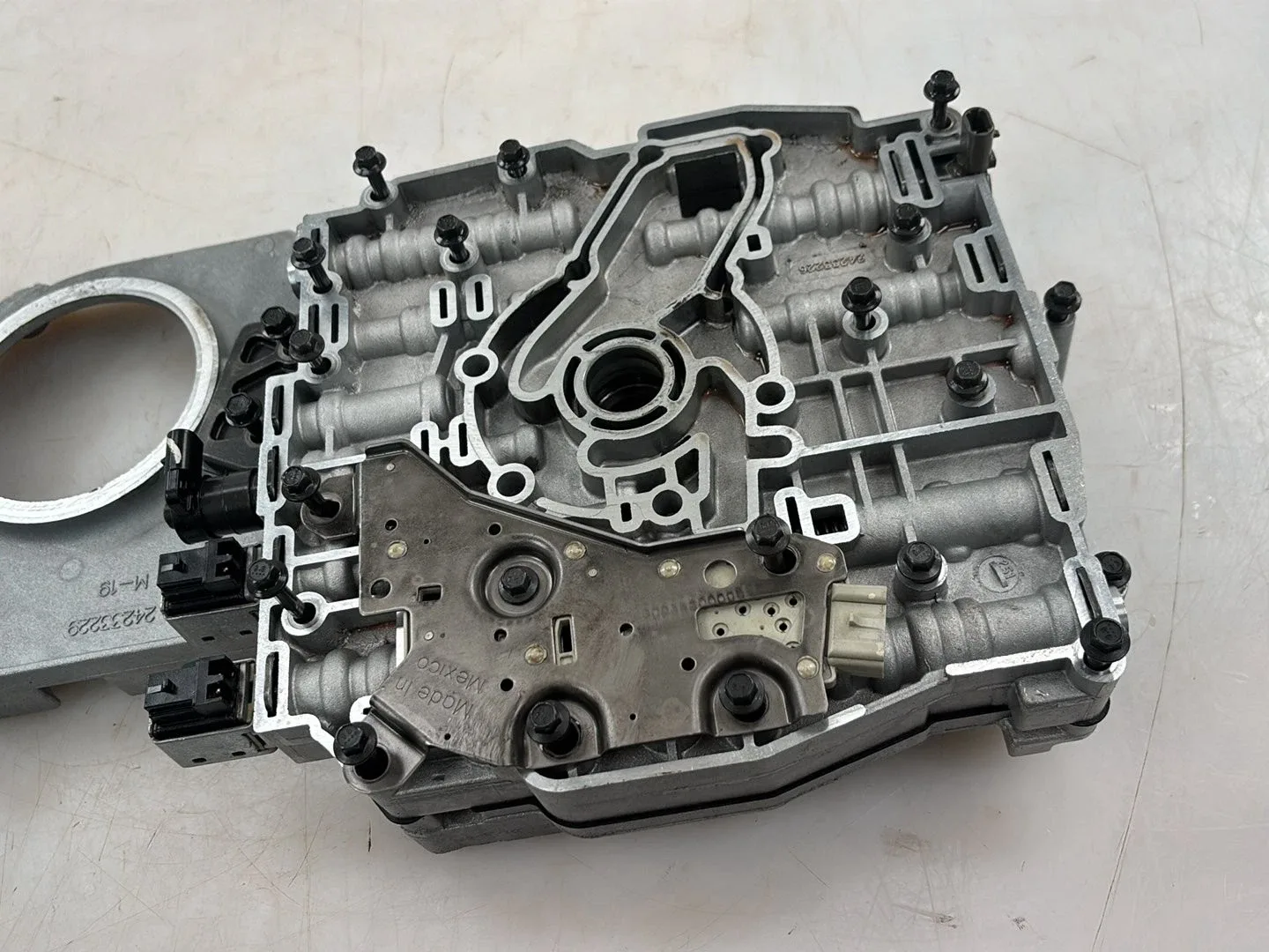 2005-2010 Saturn Vue Automatic Transmission Valve Body MPN 24233229/24233226 image 4