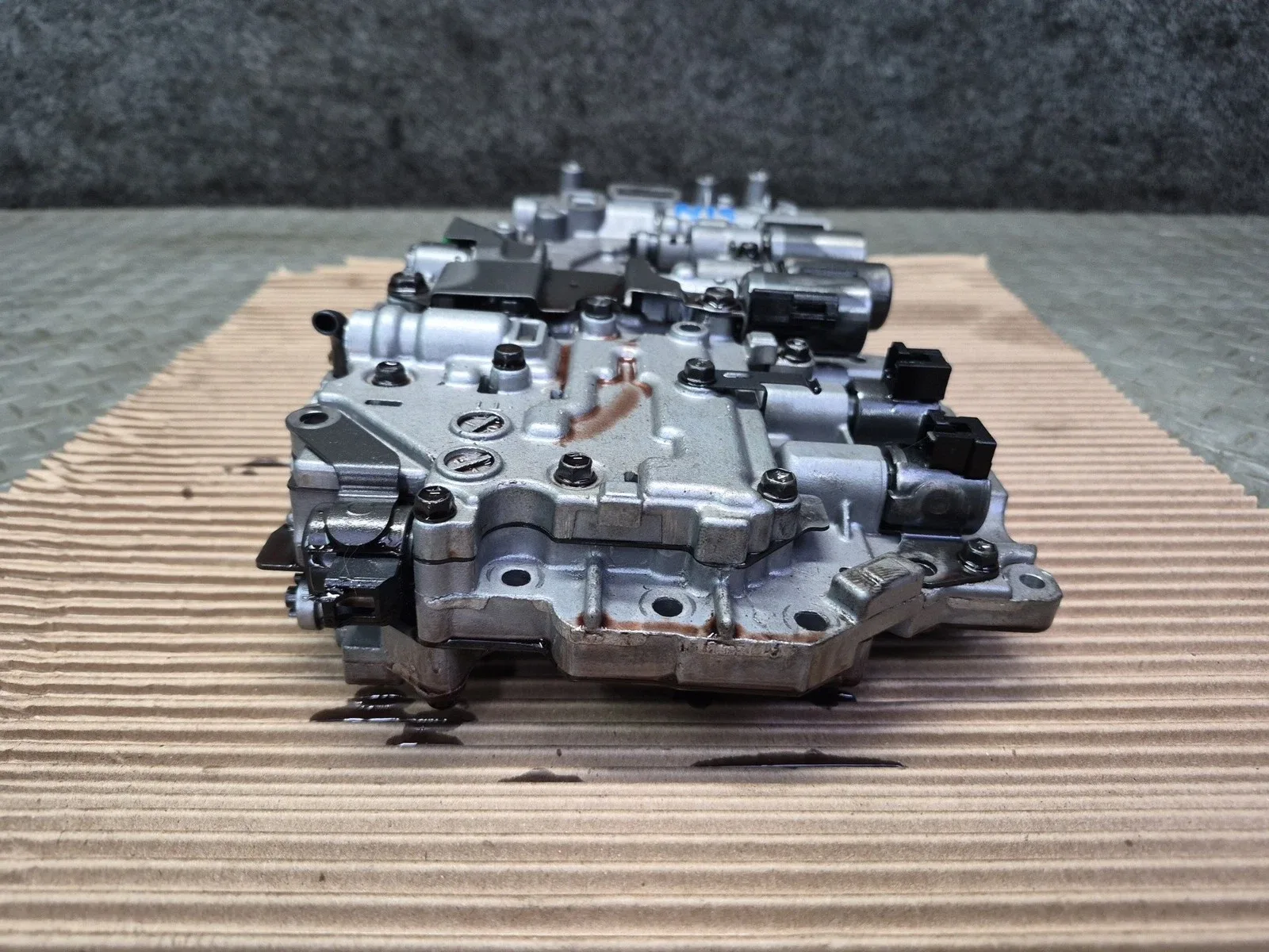 02-05 LEXUS JCE10L IS300 A650E A/T TRANSMISSION VALVE BODY MECHATRONIC OEM image 4