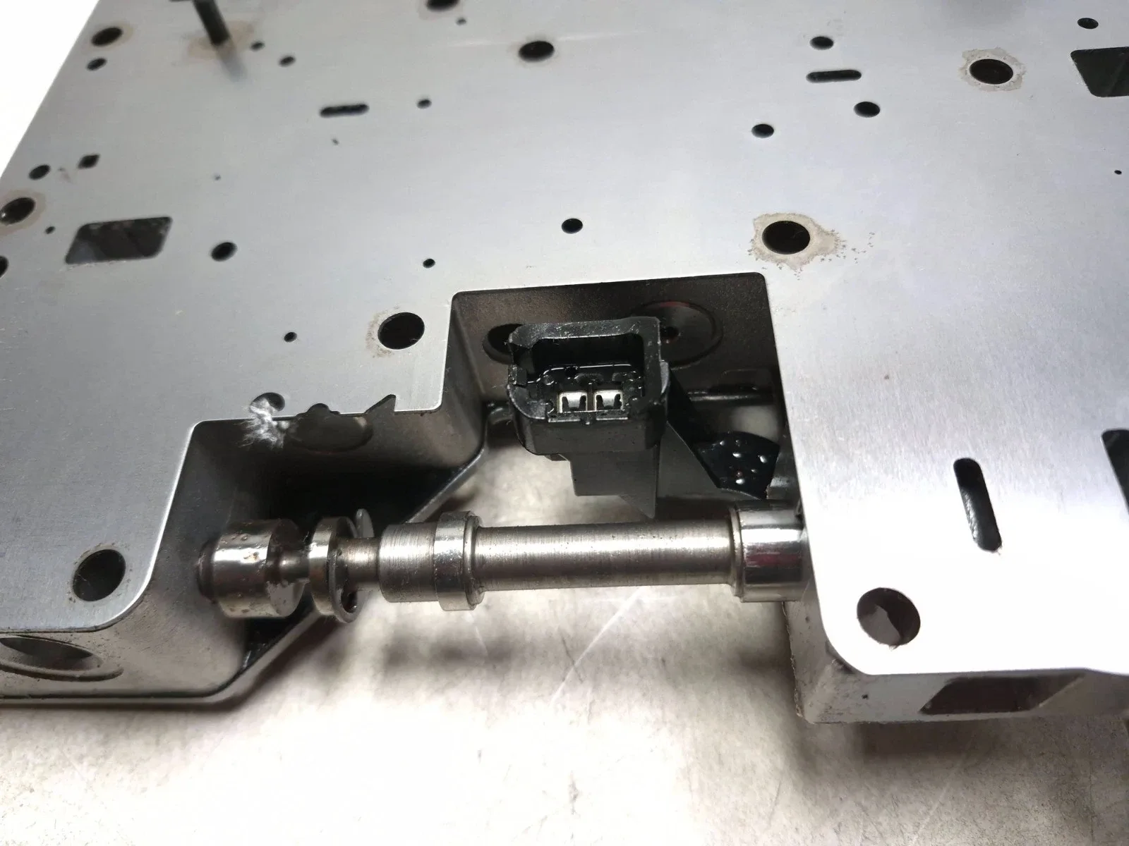 2008 Lincoln Town Car Automatic Transmission Valve Body 7W7Z7A100A image 4