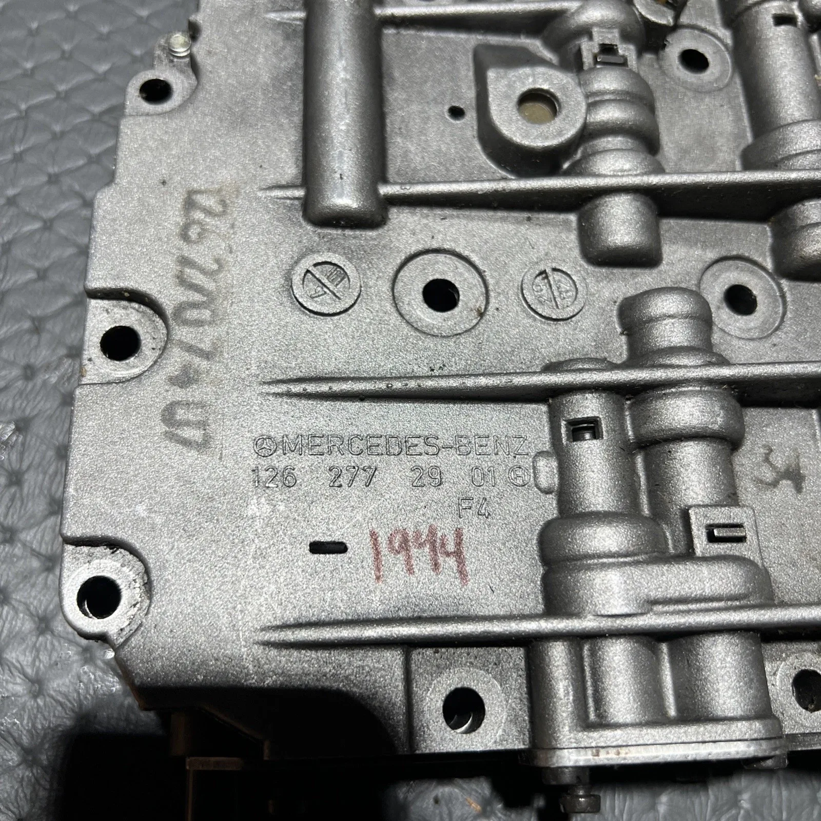 1981-1985 Mercedes R107 380SL/380SE Automatic Valve Body 1262772901 image 2