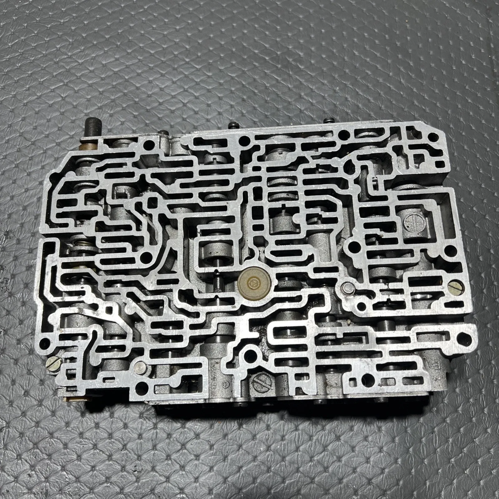 1981-1985 Mercedes R107 380SL/380SE Automatic Valve Body 1262772901 image 4