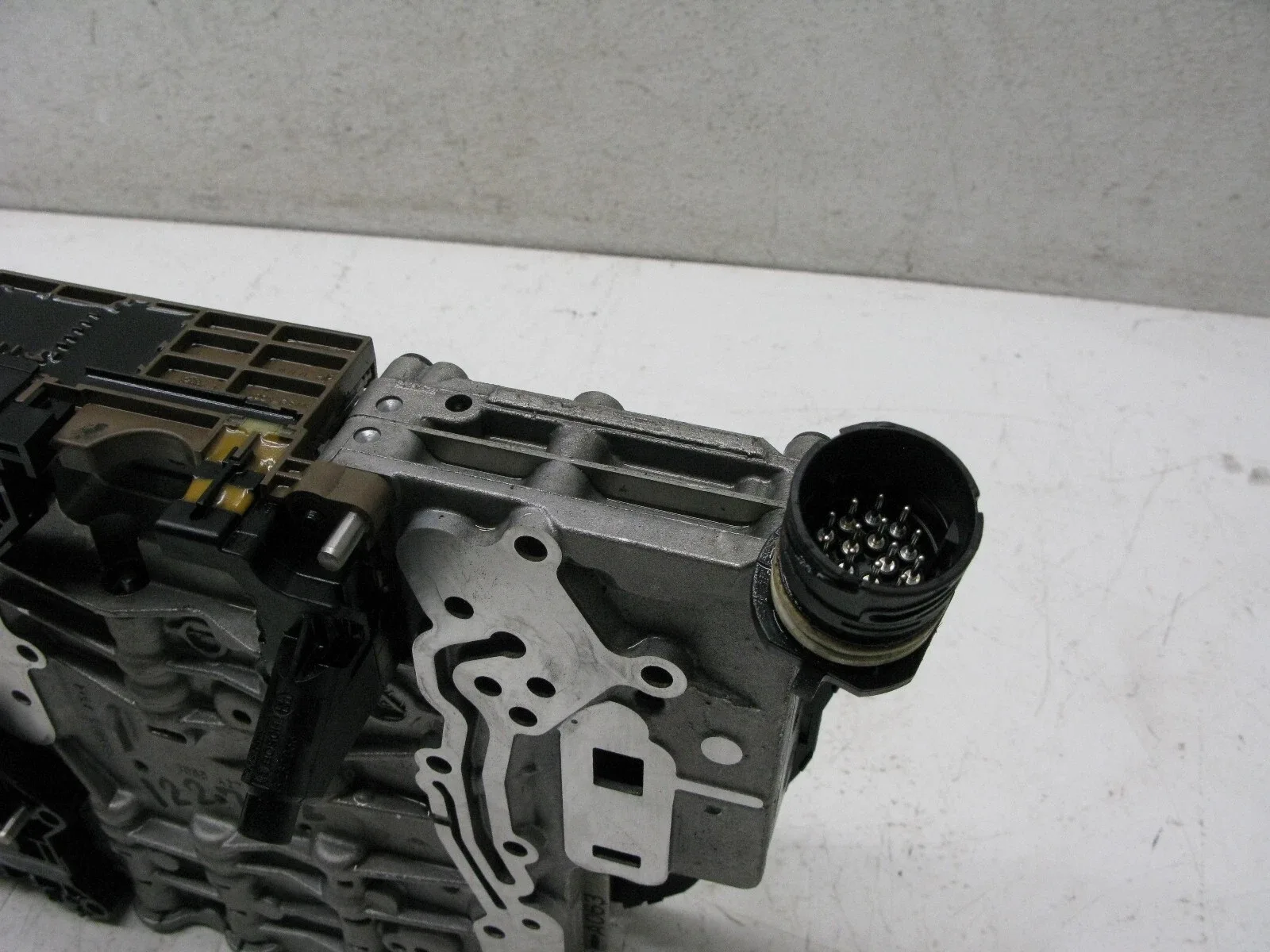 09-10 AUDI QUATTRO B8 A4 2.0 AT MECHATRONIC TRANSMISSION LML VALVE BODY 122722 image 2