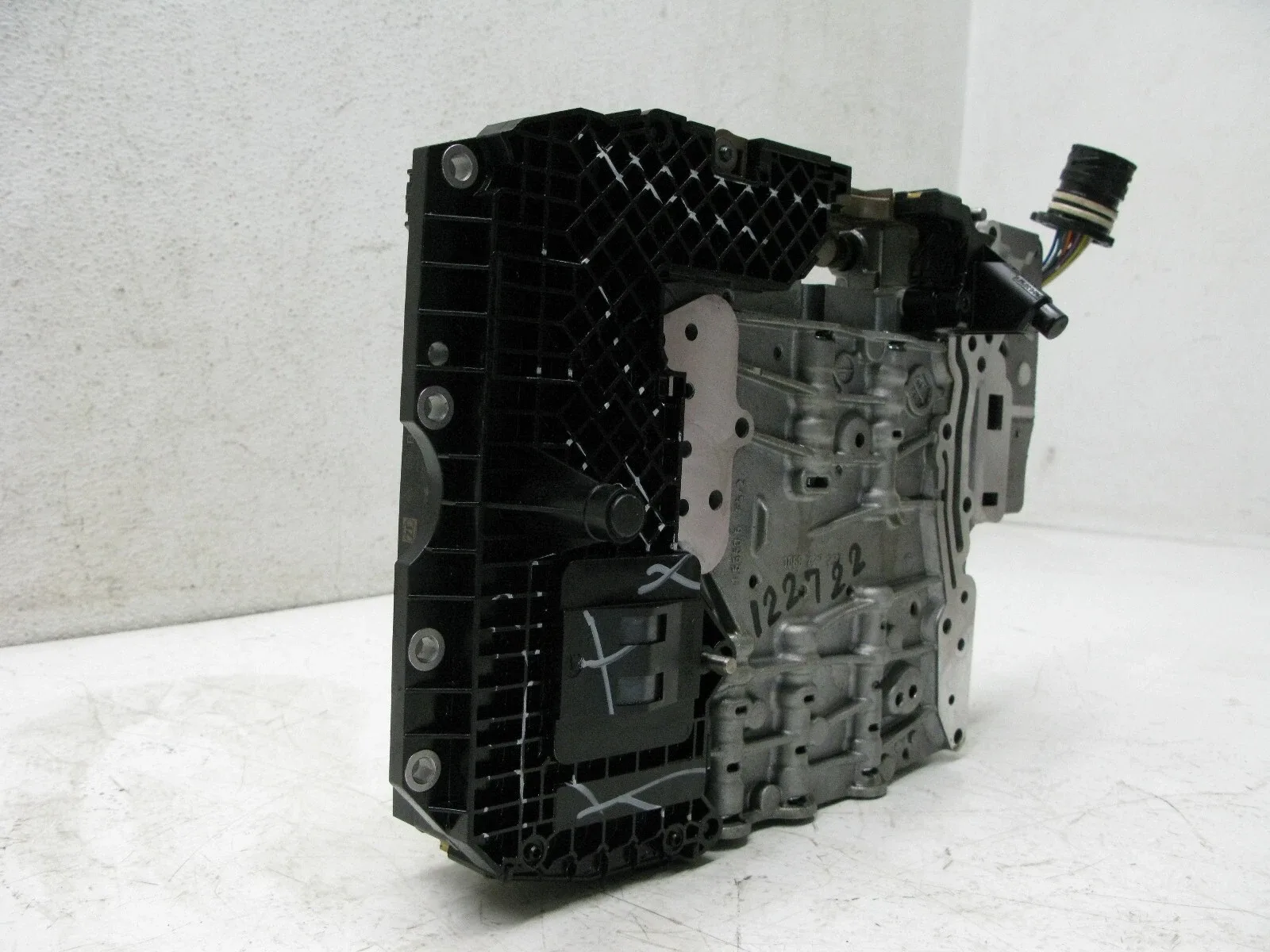 09-10 AUDI QUATTRO B8 A4 2.0 AT MECHATRONIC TRANSMISSION LML VALVE BODY 122722 image 3
