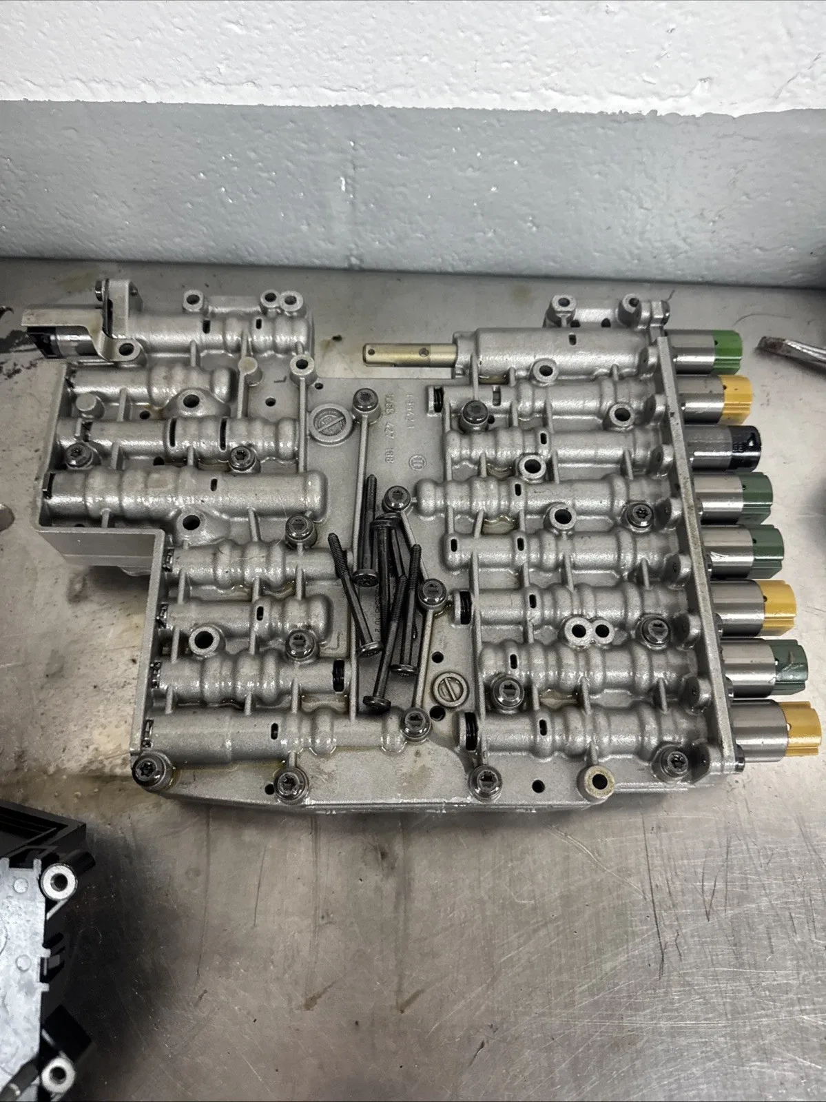 2006 BMW 750 Valve Body. image 2