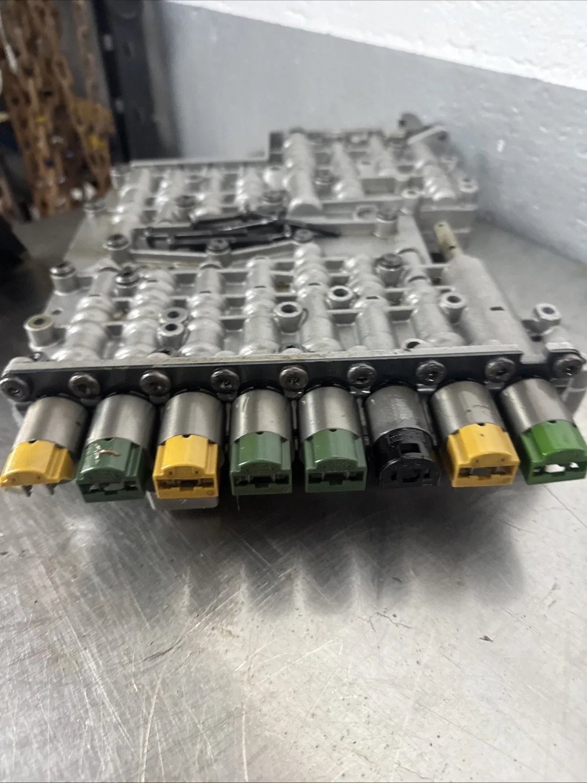 2006 BMW 750 Valve Body. image 3