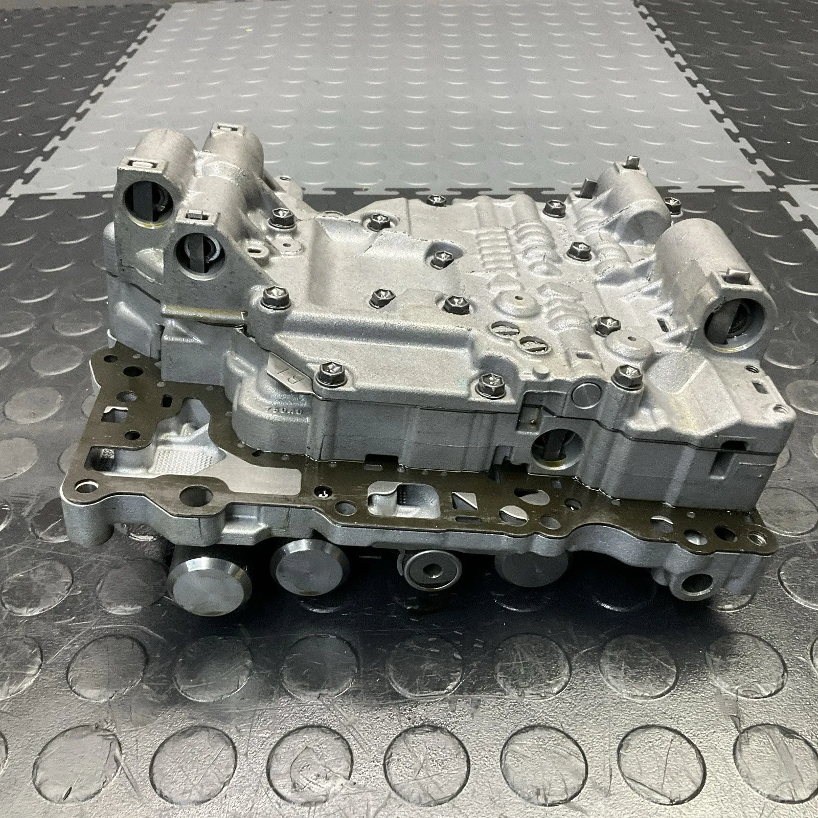 2015-2018 Volvo S60 2.0L FWD Transmission Valve Body Assembly OEM image 3