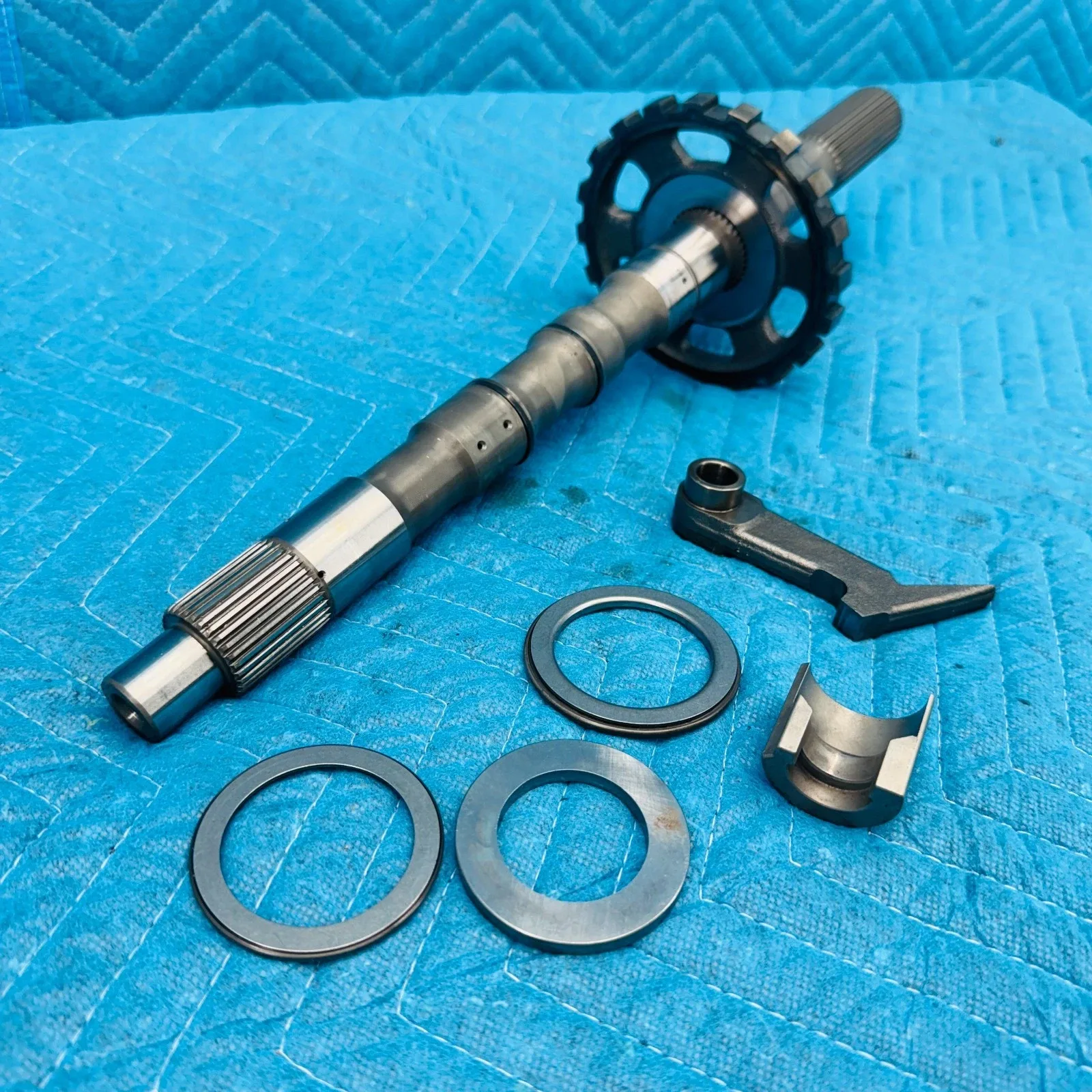2011–2013 Infiniti M56 Automatic Transmission Output Shaft OEM image 2