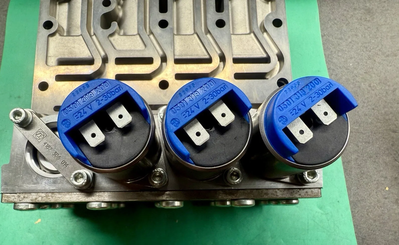GENUINE OEM ZF 4149 206 062 / 4149206062 TRANSMISSION VALVE BLOCK 🚨 SHIPS FREE image 4