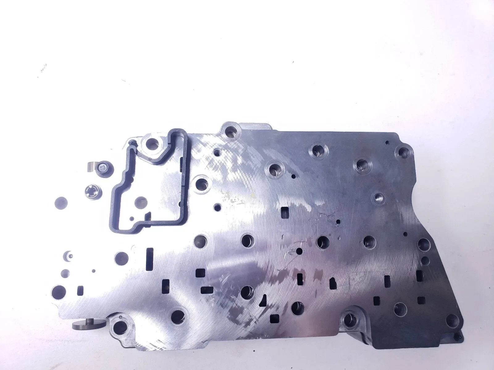 2015-2017 GMC Terrain 2.4L Automatic Transmission Valve Body - OEM 24268164 image 3