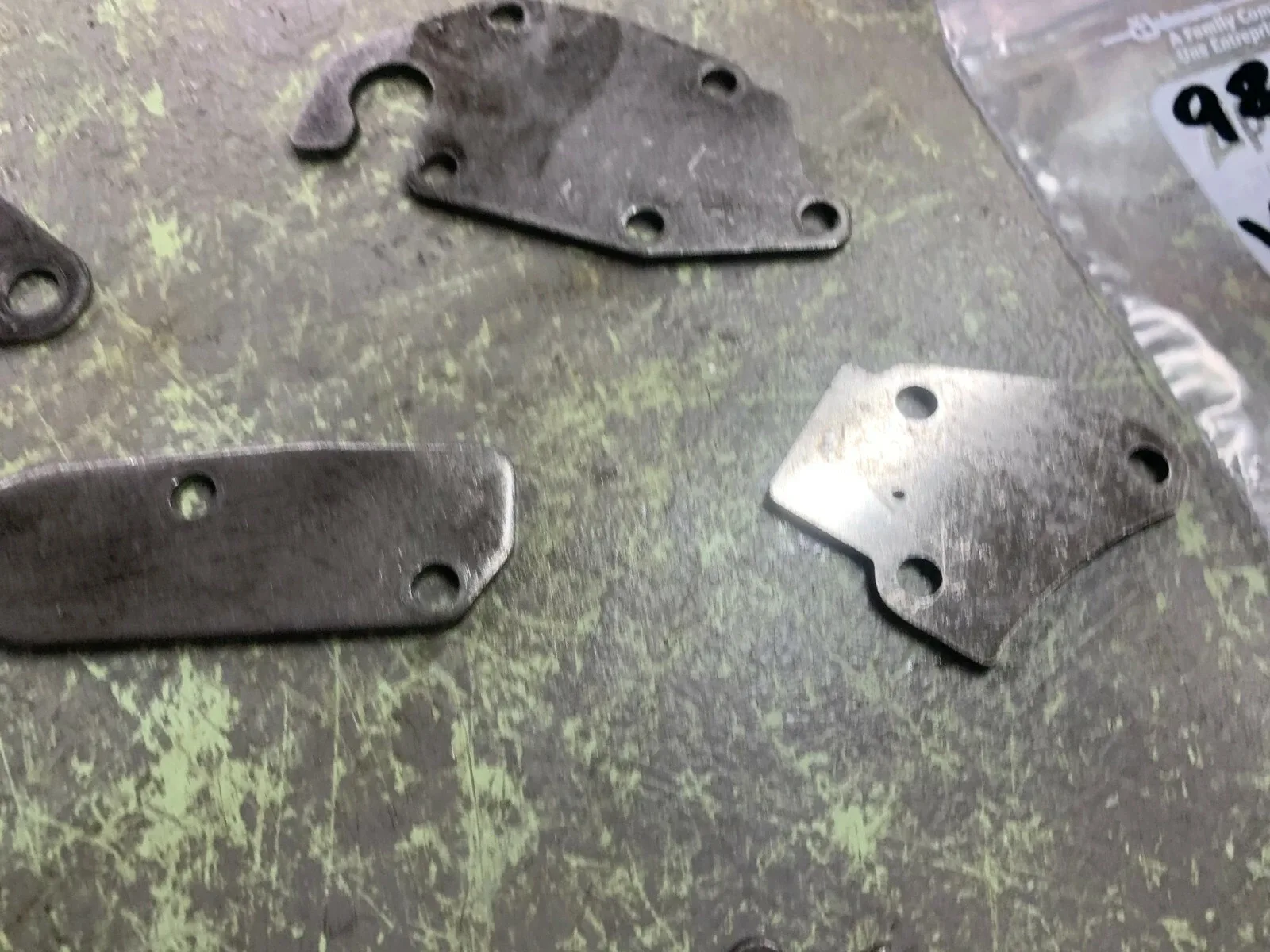 1998-2001 RAM 4X4 42RE Valve Body Block Plates / Covers image 2