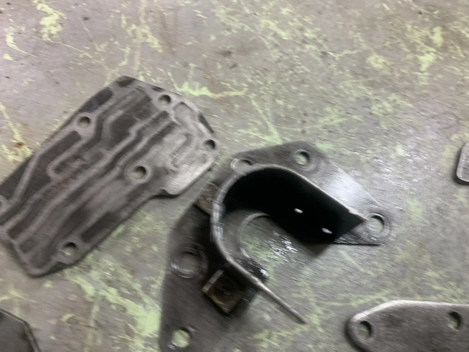 1998-2001 RAM 4X4 42RE Valve Body Block Plates / Covers image 4