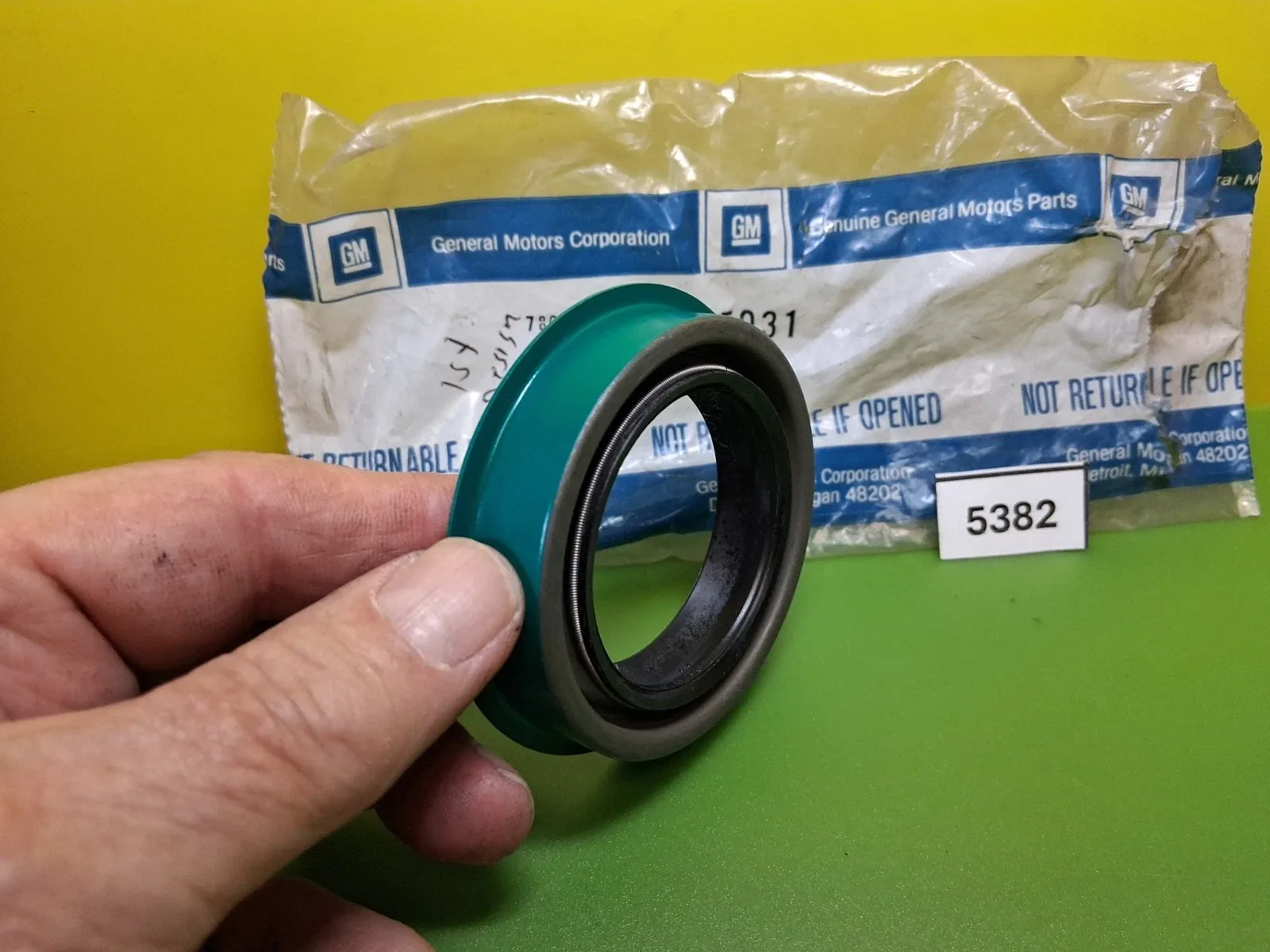 GM 8655031 Output Shaft Extension Housing Seal image 3
