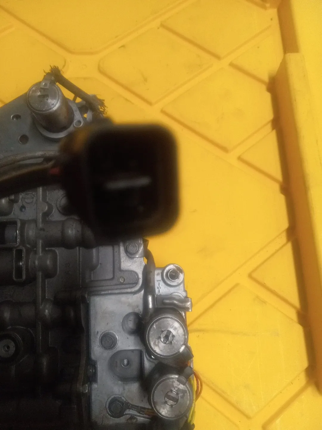 Used KM175 / KM177 Valve Body Core - Mitsubishi image 2