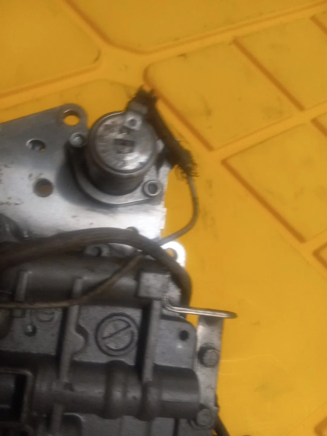 Used KM175 / KM177 Valve Body Core - Mitsubishi image 4