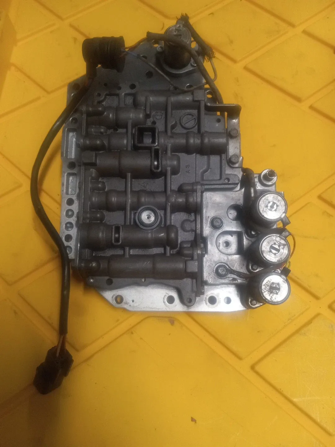 Used KM175 / KM177 Valve Body Core - Mitsubishi