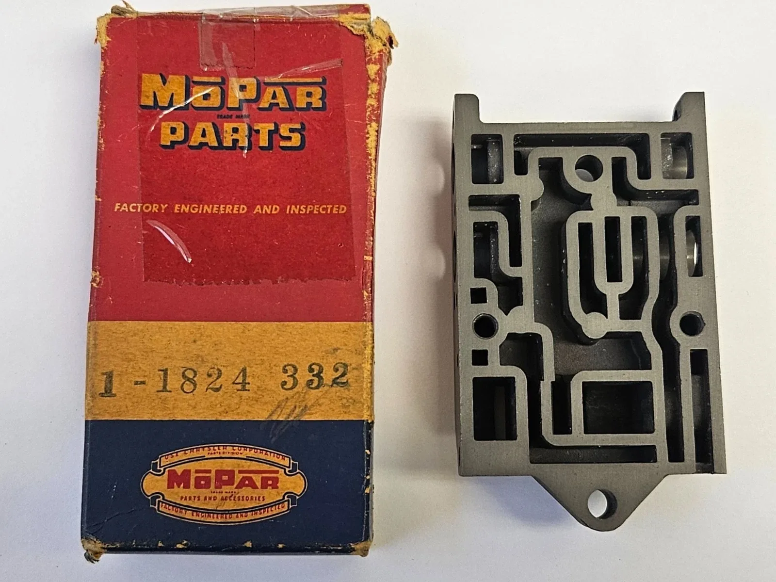 1958-1959 Dodge Plymouth Chrysler Torqueflite Trans Lower Valve Body 1824332 NOS image 3